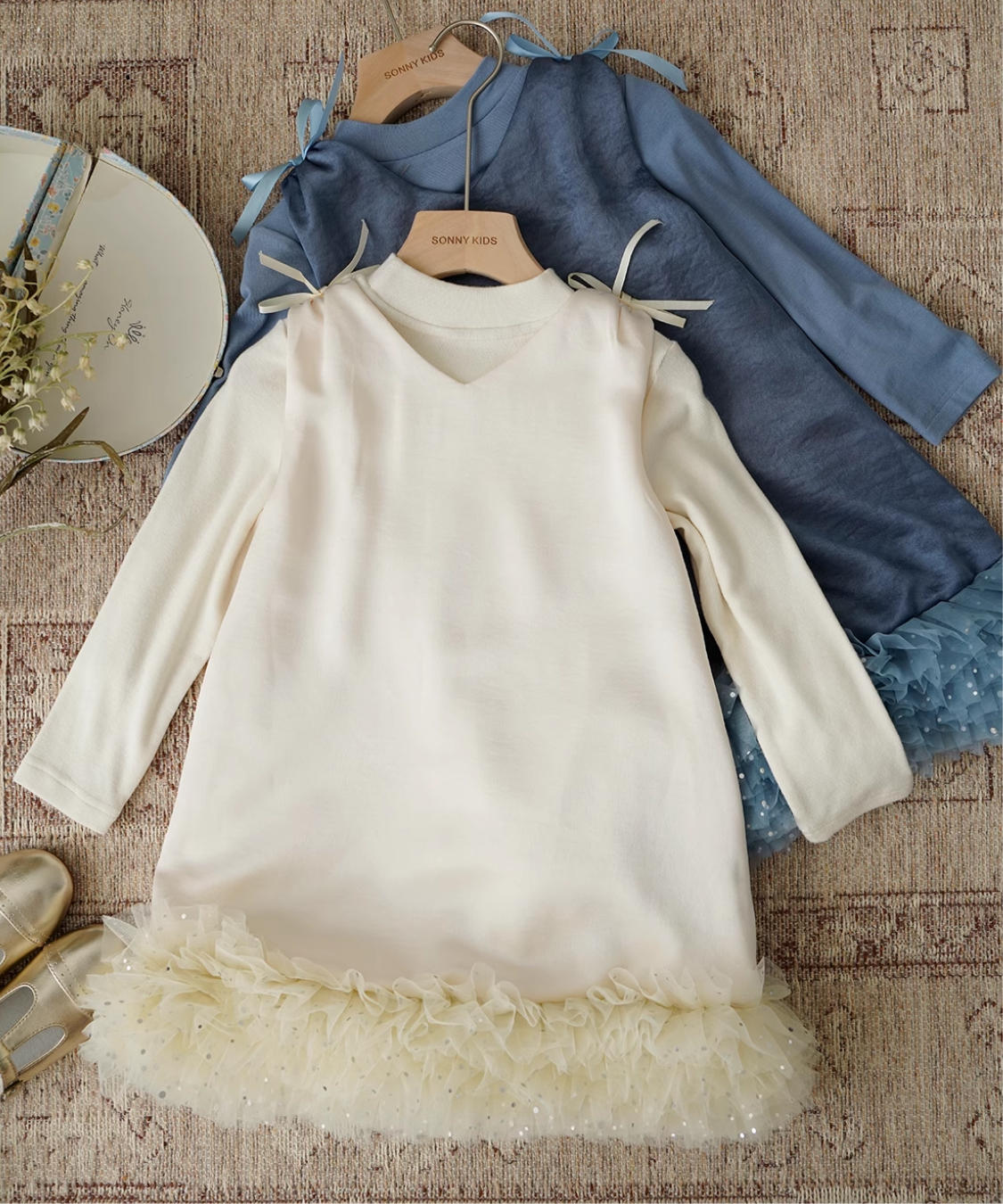 Vネックショルダーリボンチュールドッキングワンピース