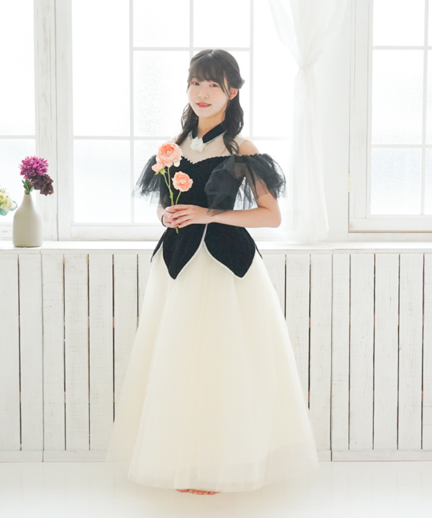 モノトーンデザインドレス