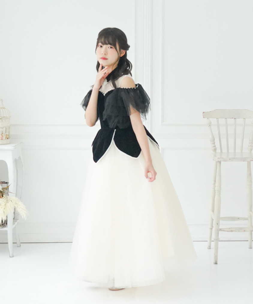 モノトーンデザインドレス