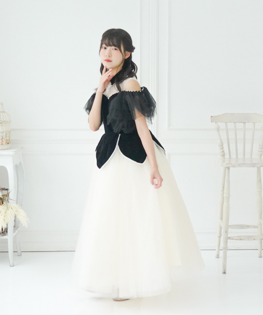 モノトーンデザインドレス