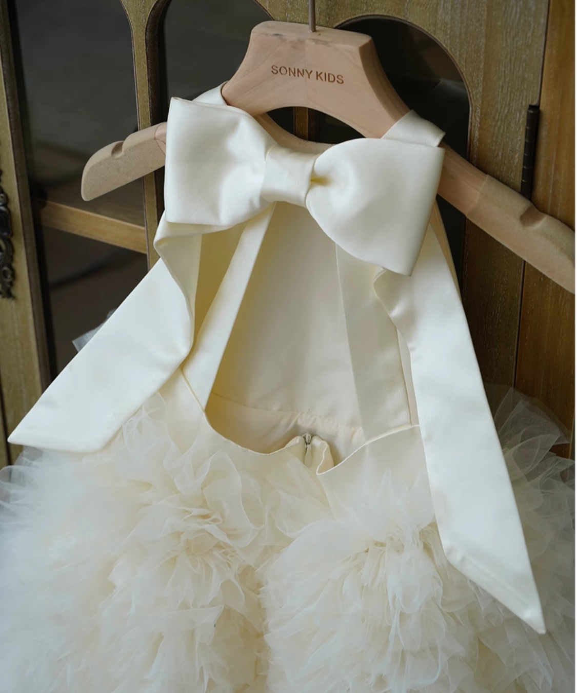 アメリカンスリーブバックオープンチュールドレス