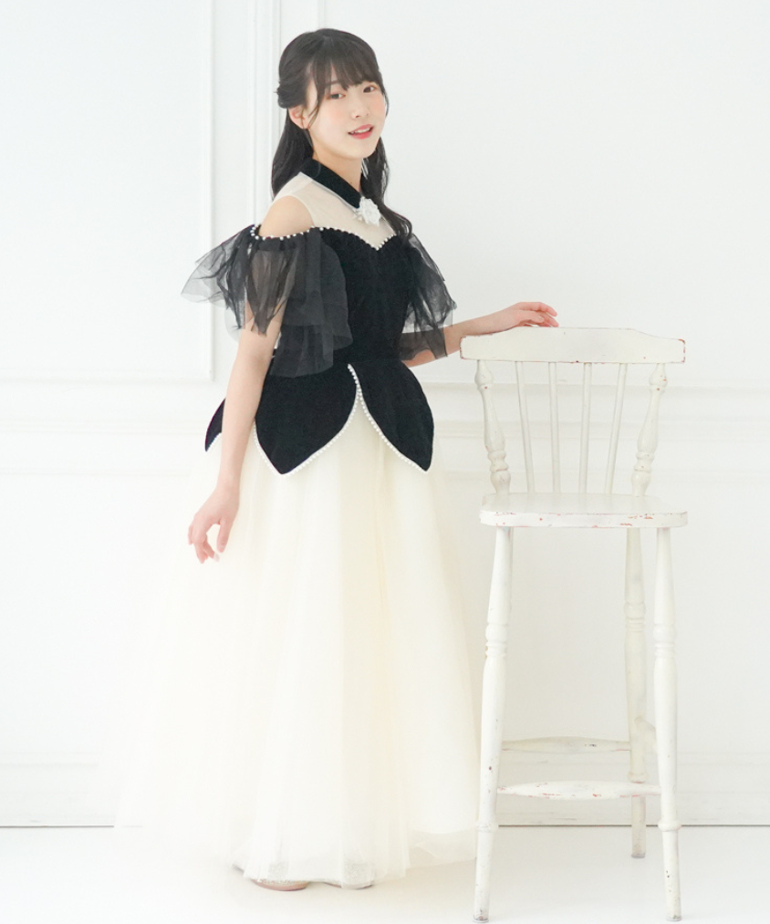 モノトーンデザインドレス