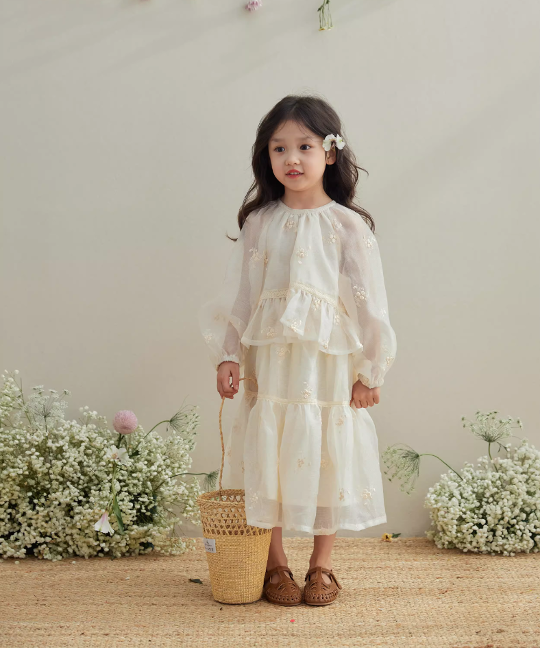 フラワー刺繍シアーフレアセットアップ