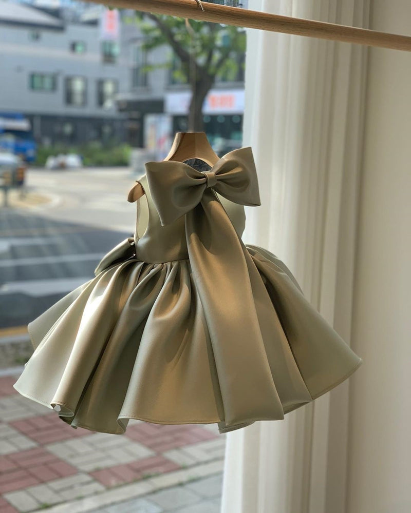 バックリボンサテンドレス