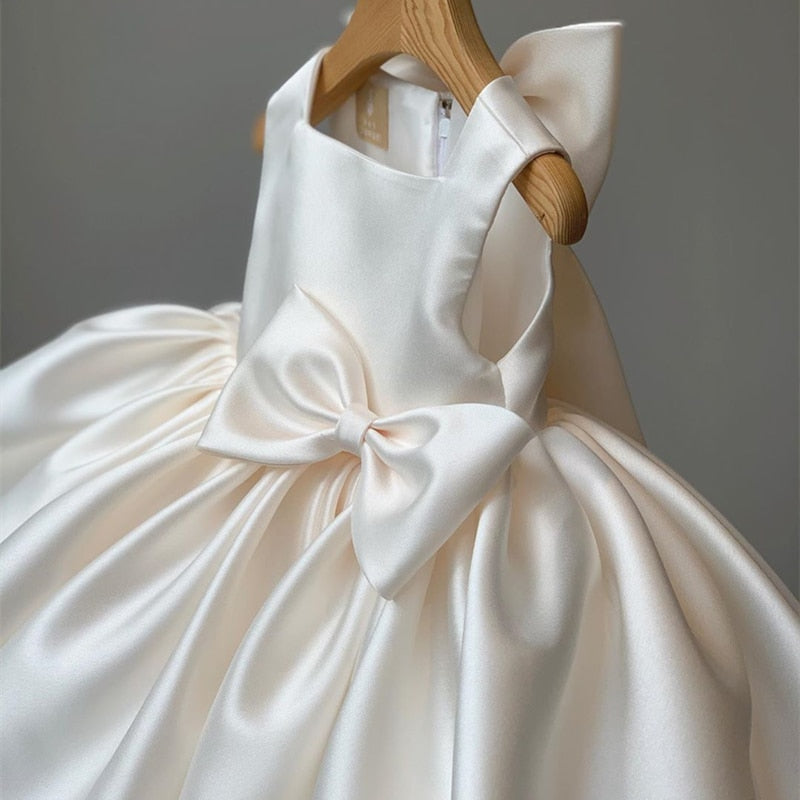 バックリボンサテンドレス
