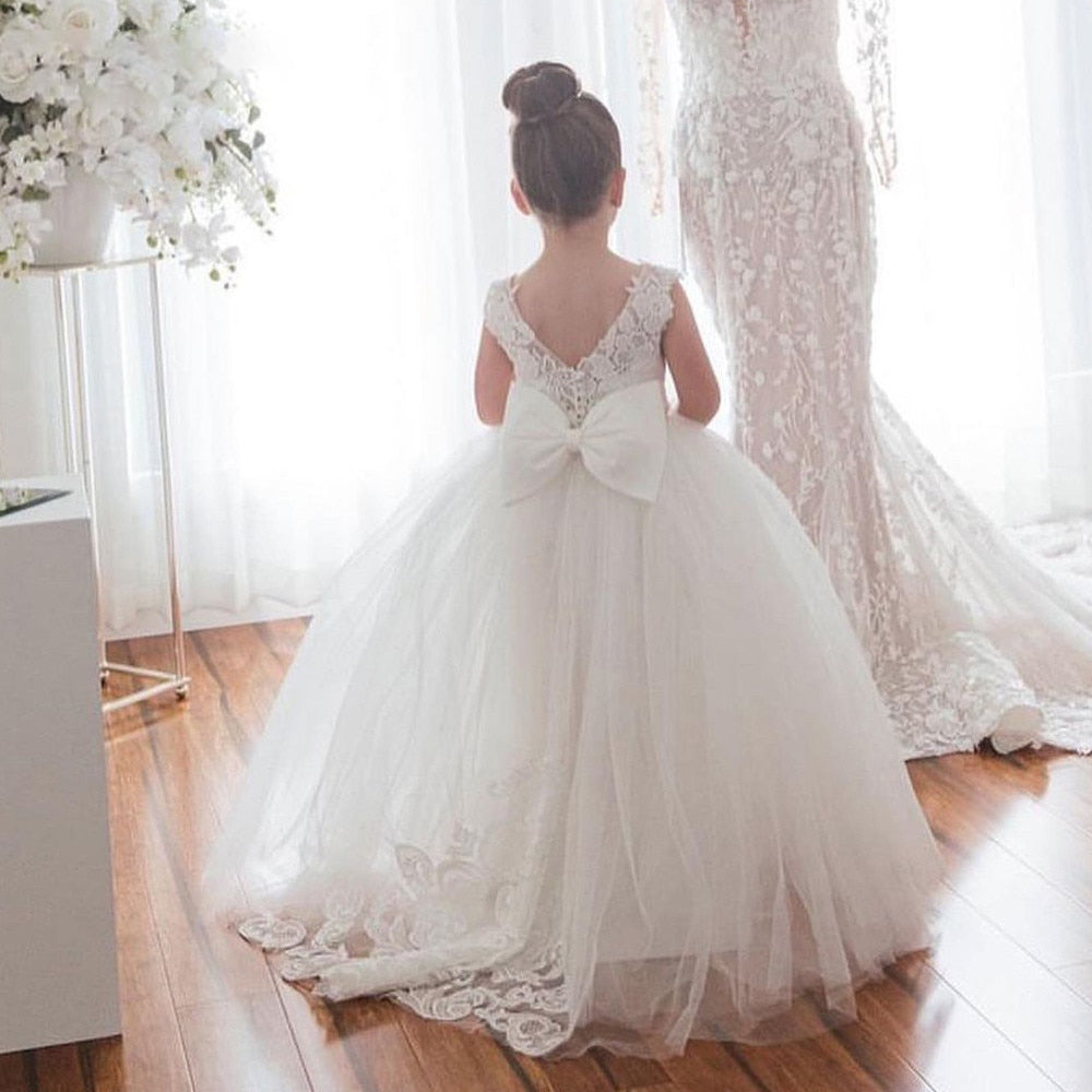 バックリボンベールドレス